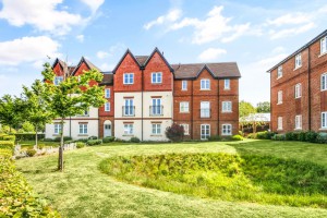 2 bedroom Apartment for sale in Bracknell