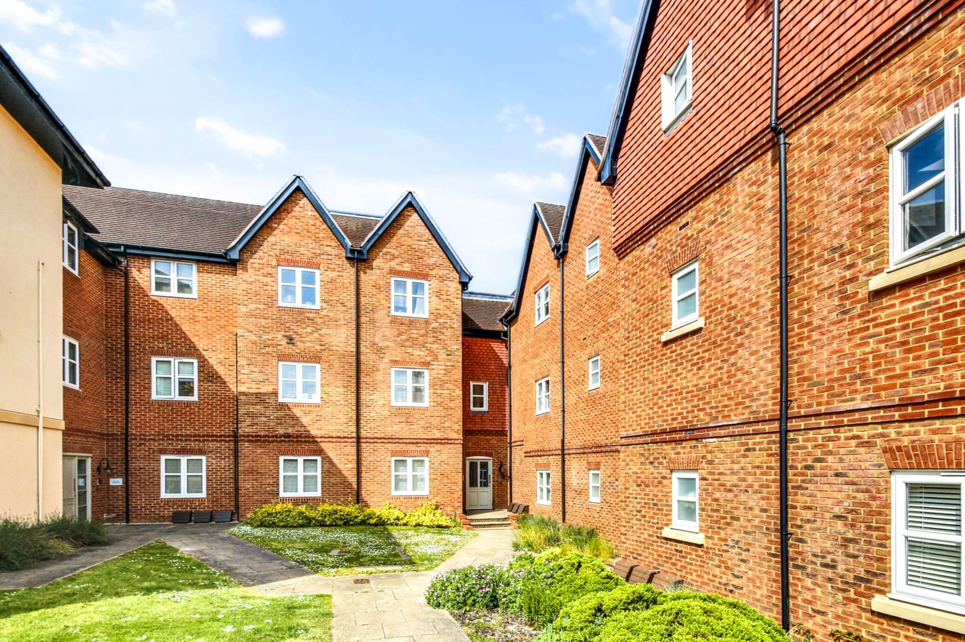Additional Property Image 2 bedroom Apartment for sale in Bracknell 10