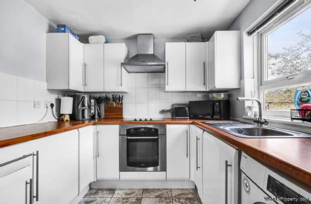 Additional Property Image 2 bedroom Maisonette for sale in Bracknell 3