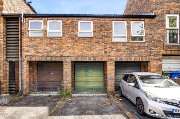 Additional Property Image 2 bedroom Maisonette for sale in Bracknell 7