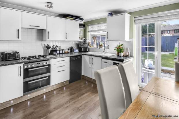 Additional Property Image 2 bedroom Terraced for sale in Bracknell 4