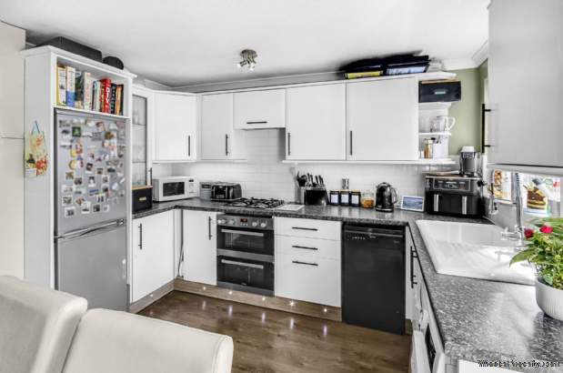 Additional Property Image 2 bedroom Terraced for sale in Bracknell 5