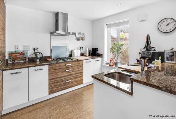 Additional Property Image 4 bedroom Detached for sale in Bracknell 2