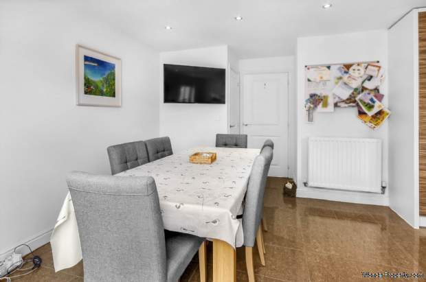Additional Property Image 4 bedroom Detached for sale in Bracknell 16