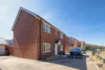 4 bedroom Detached to rent in Bracknell