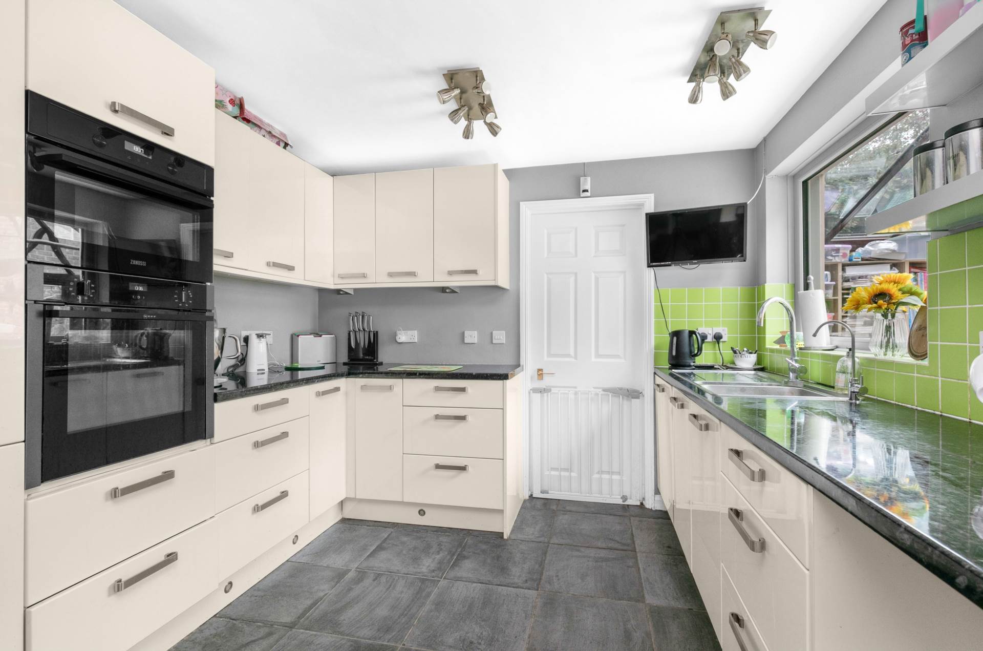 Additional Property Image 4 bedroom Detached for sale in Bracknell 2
