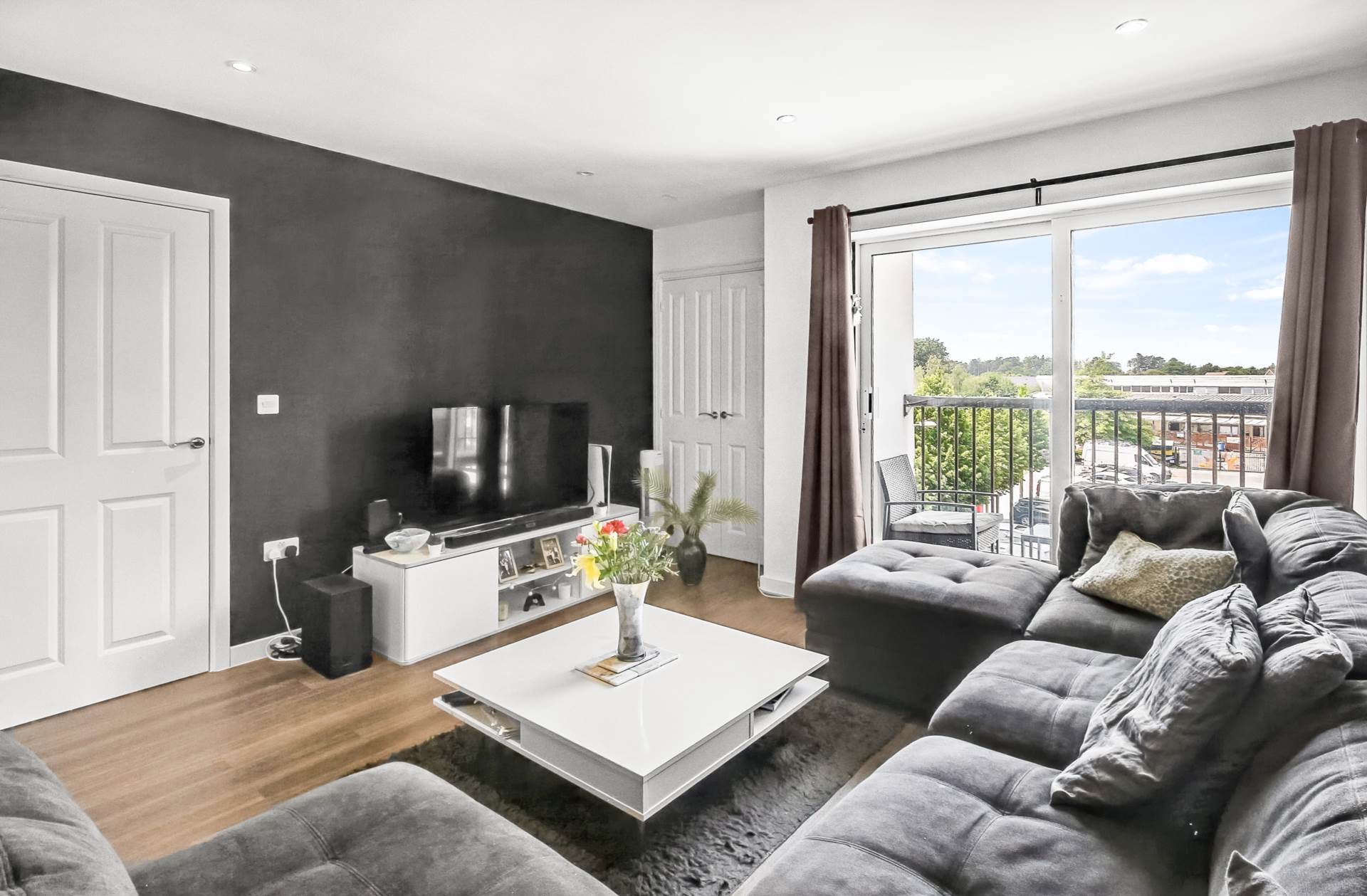 Additional Property Image 2 bedroom Flat for sale in Bracknell 4