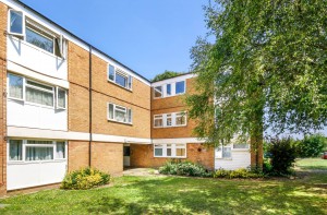 2 bedroom Flat for sale in Bracknell