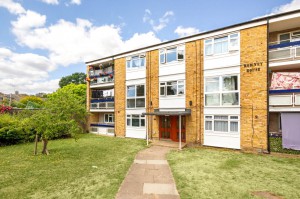 3 bedroom Apartment for sale in Bracknell
