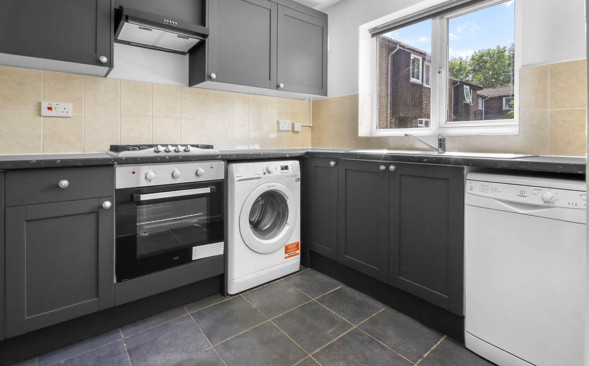 Additional Property Image 3 bedroom Terraced to rent in Bracknell 2