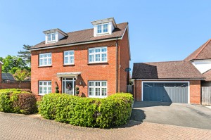 5 bedroom Detached for sale in Bracknell