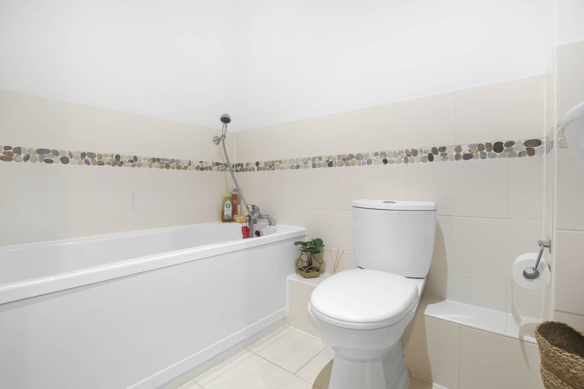 Additional Property Image 2 bedroom Apartment for sale in Bracknell 9