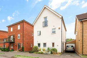 4 bedroom Detached to rent in Bracknell