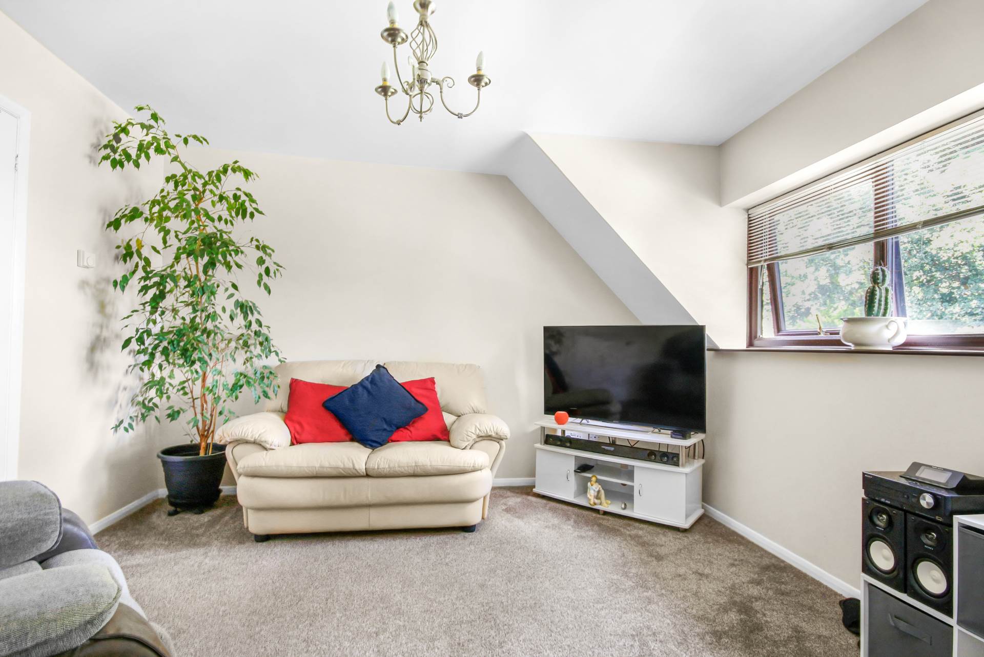 Additional Property Image 1 bedroom Maisonette for sale in Bracknell 3