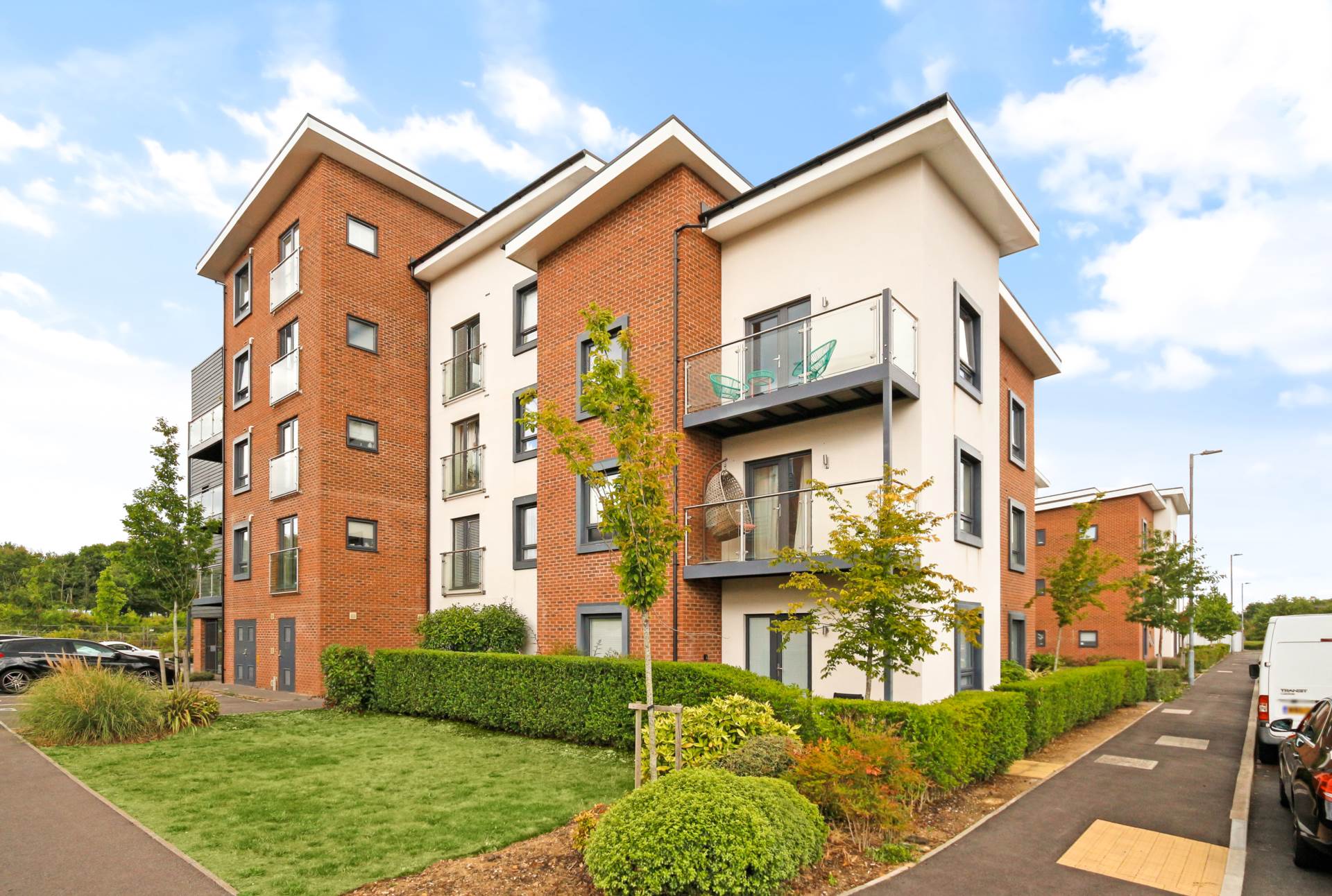 2 bedroom Apartment for sale in Bracknell