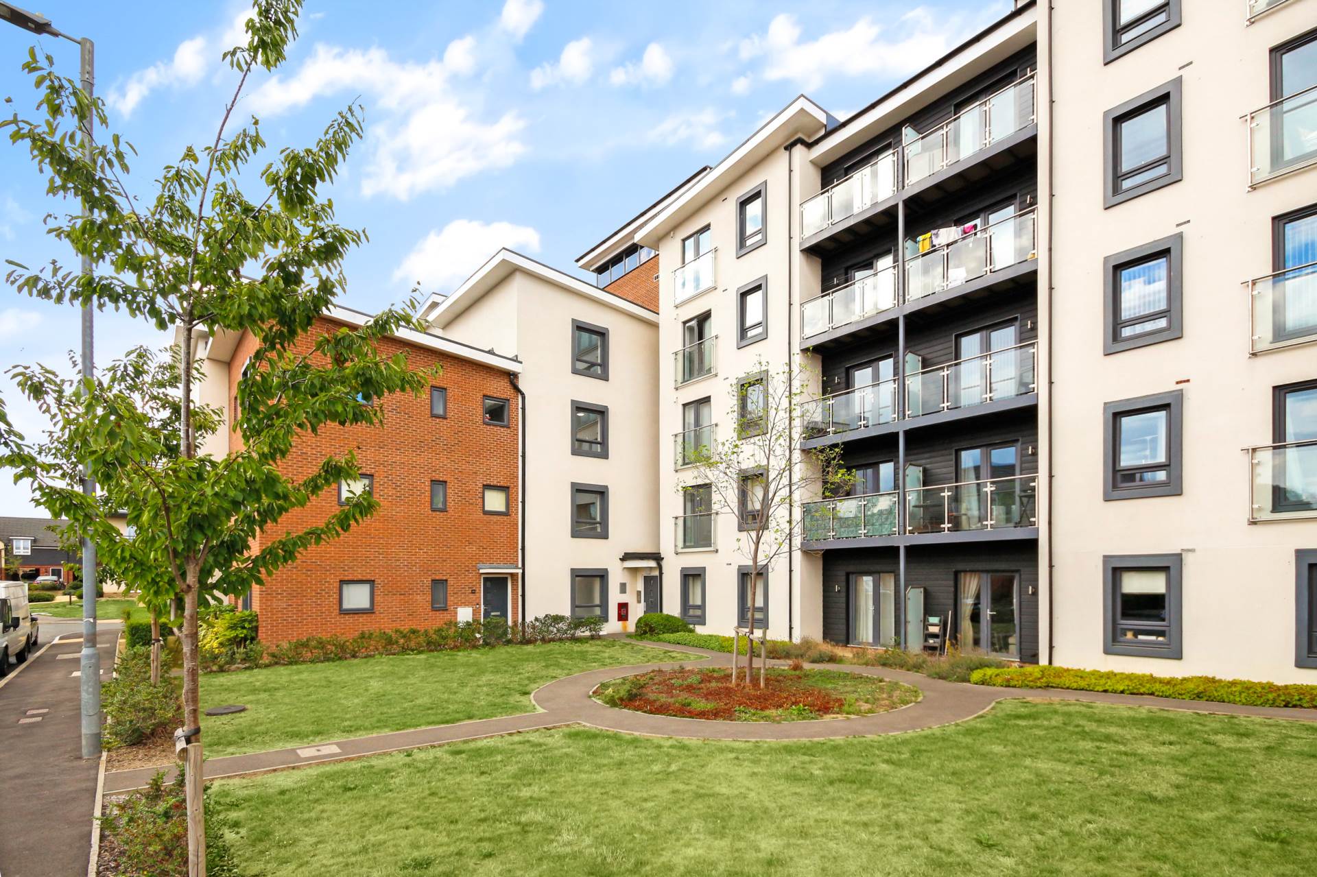 Additional Property Image 2 bedroom Apartment for sale in Bracknell 13