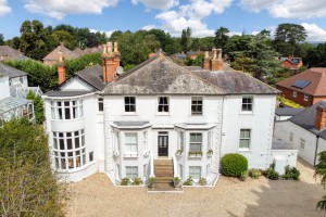 3 bedroom Apartment for sale in Bracknell