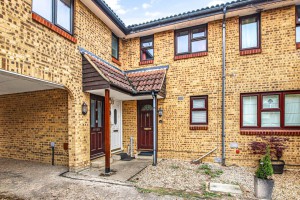 2 bedroom Terraced for sale in Bracknell