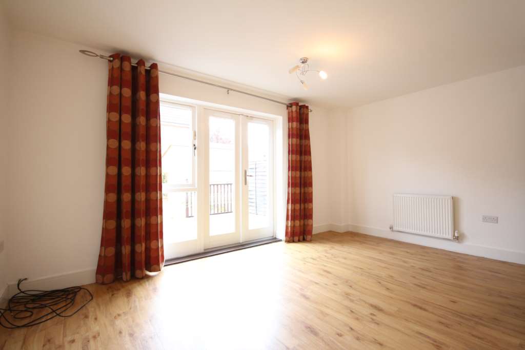 Additional Property Image 3 bedroom Town House to rent in Bracknell 3