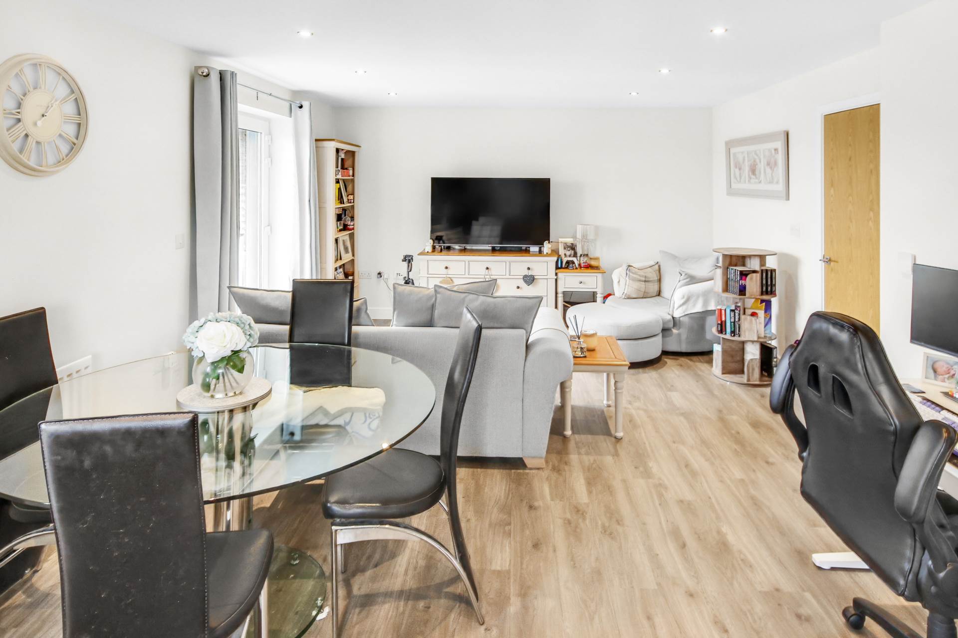 Additional Property Image 2 bedroom Flat for sale in Bracknell 5