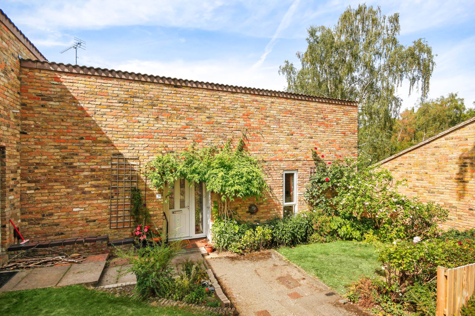 1 bedroom Semi Detached Bungalow for sale in Bracknell