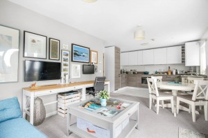 2 bedroom Apartment for sale in Bracknell