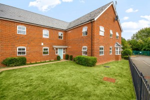 2 bedroom Flat for sale in Bracknell