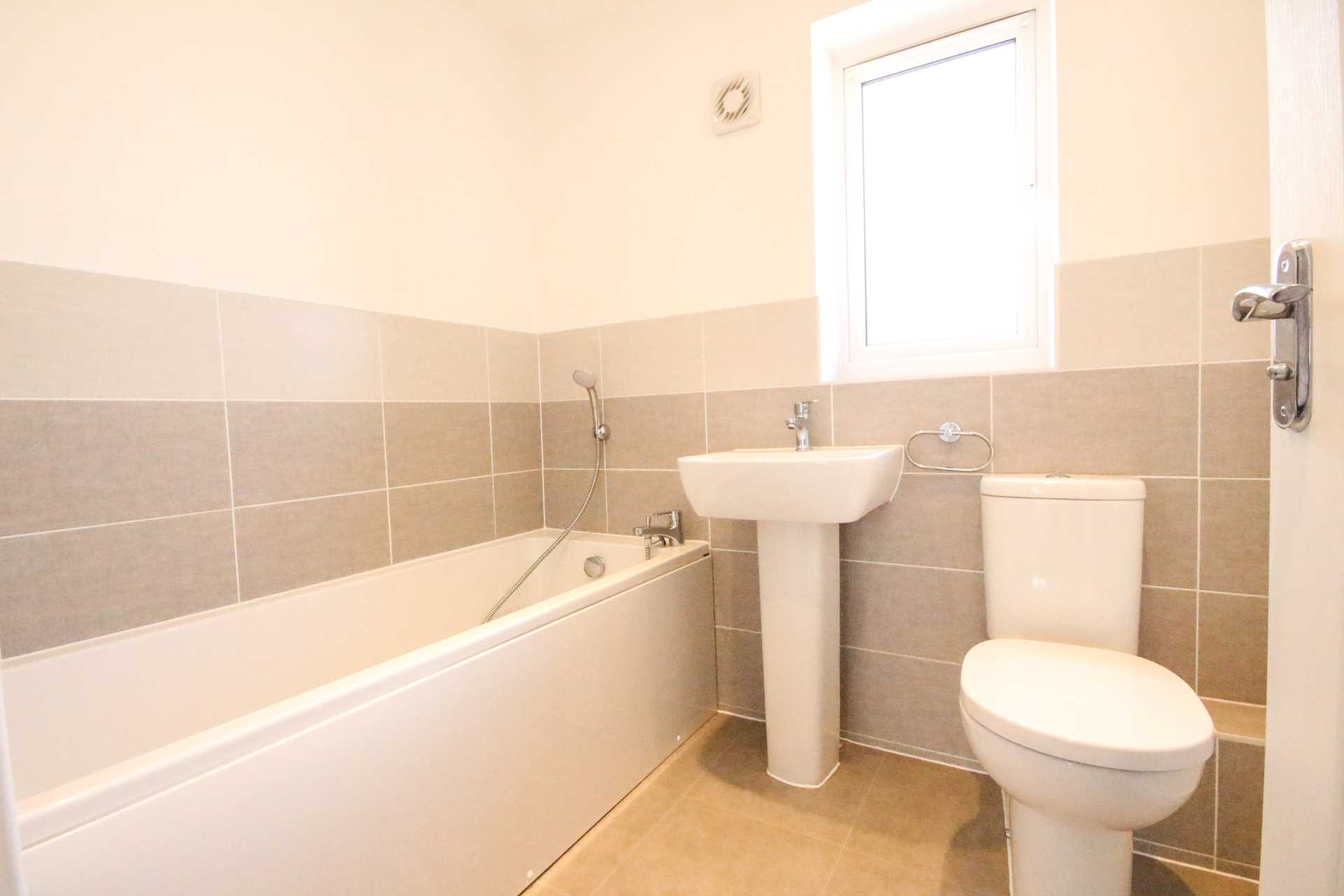 Additional Property Image 4 bedroom Semi Detached to rent in Bracknell 9