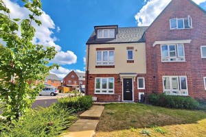 4 bedroom Semi Detached to rent in Bracknell