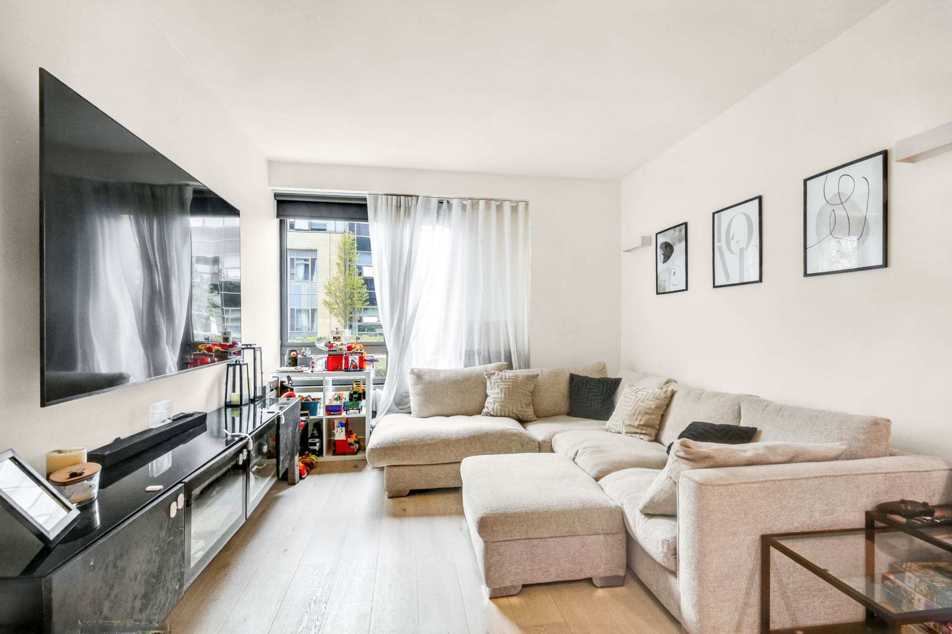 Additional Property Image 2 bedroom Apartment for sale in Bracknell 3