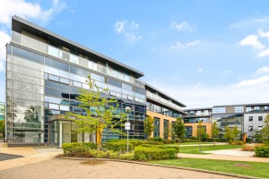2 bedroom Apartment for sale in Bracknell