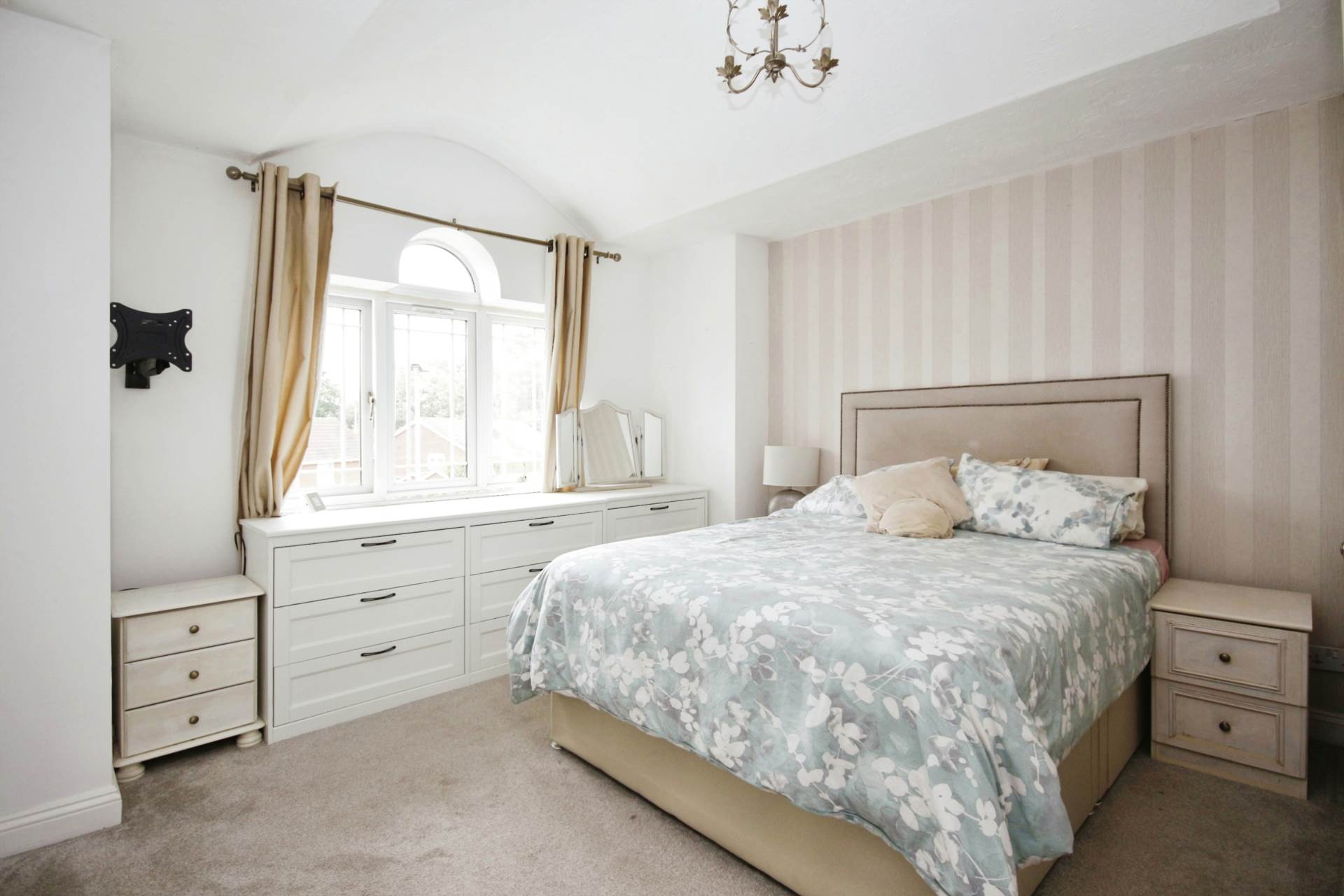 Additional Property Image 5 bedroom Detached to rent in Bracknell 11