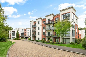 2 bedroom Flat for sale in Bracknell