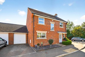 4 bedroom Detached for sale in Bracknell