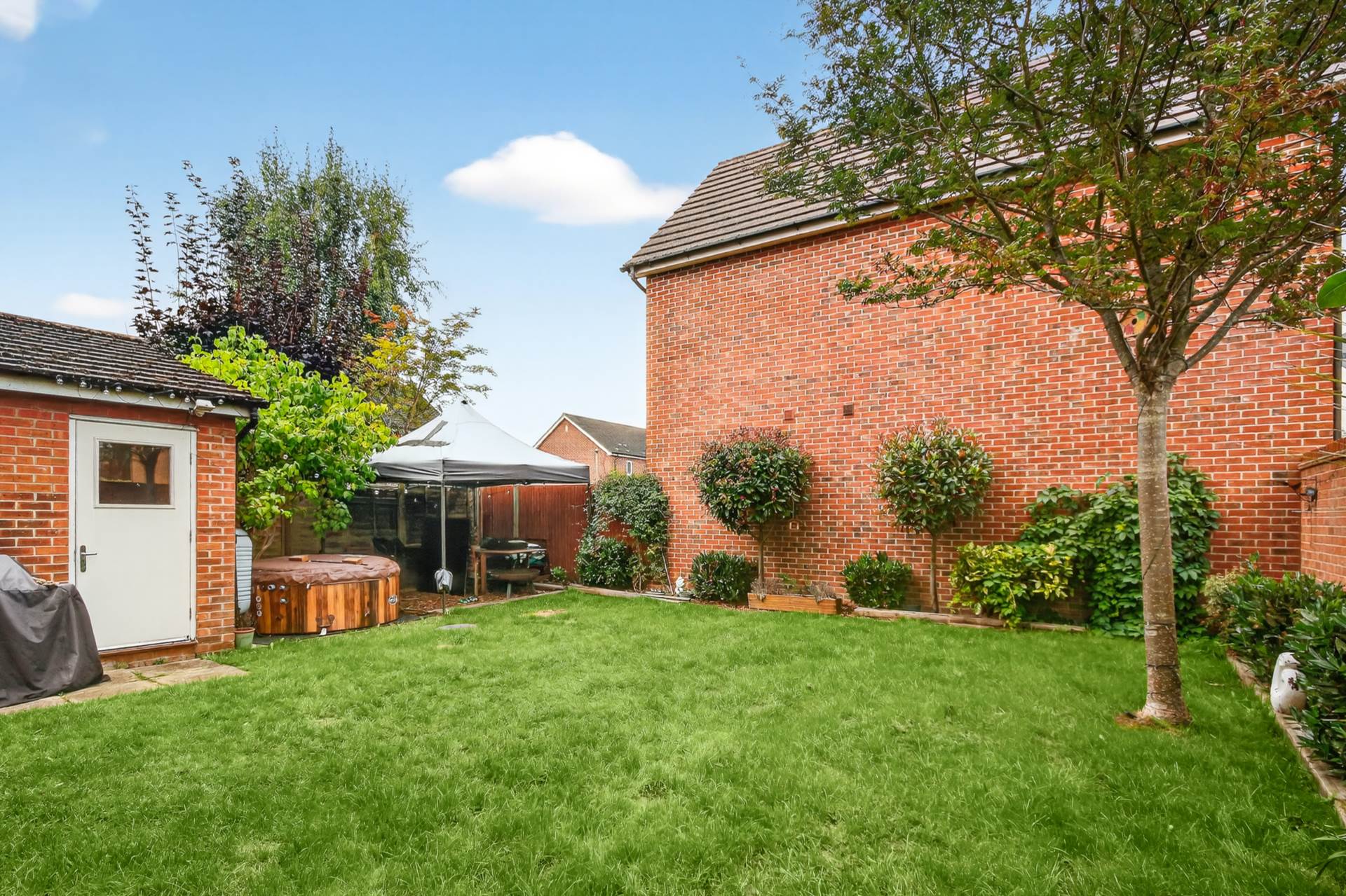 Additional Property Image 5 bedroom Detached for sale in Bracknell 7
