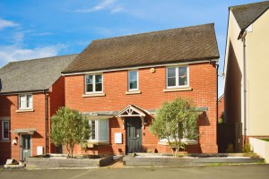 4 bedroom Detached to rent in Bracknell