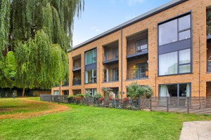 2 bedroom Apartment for sale in Bracknell
