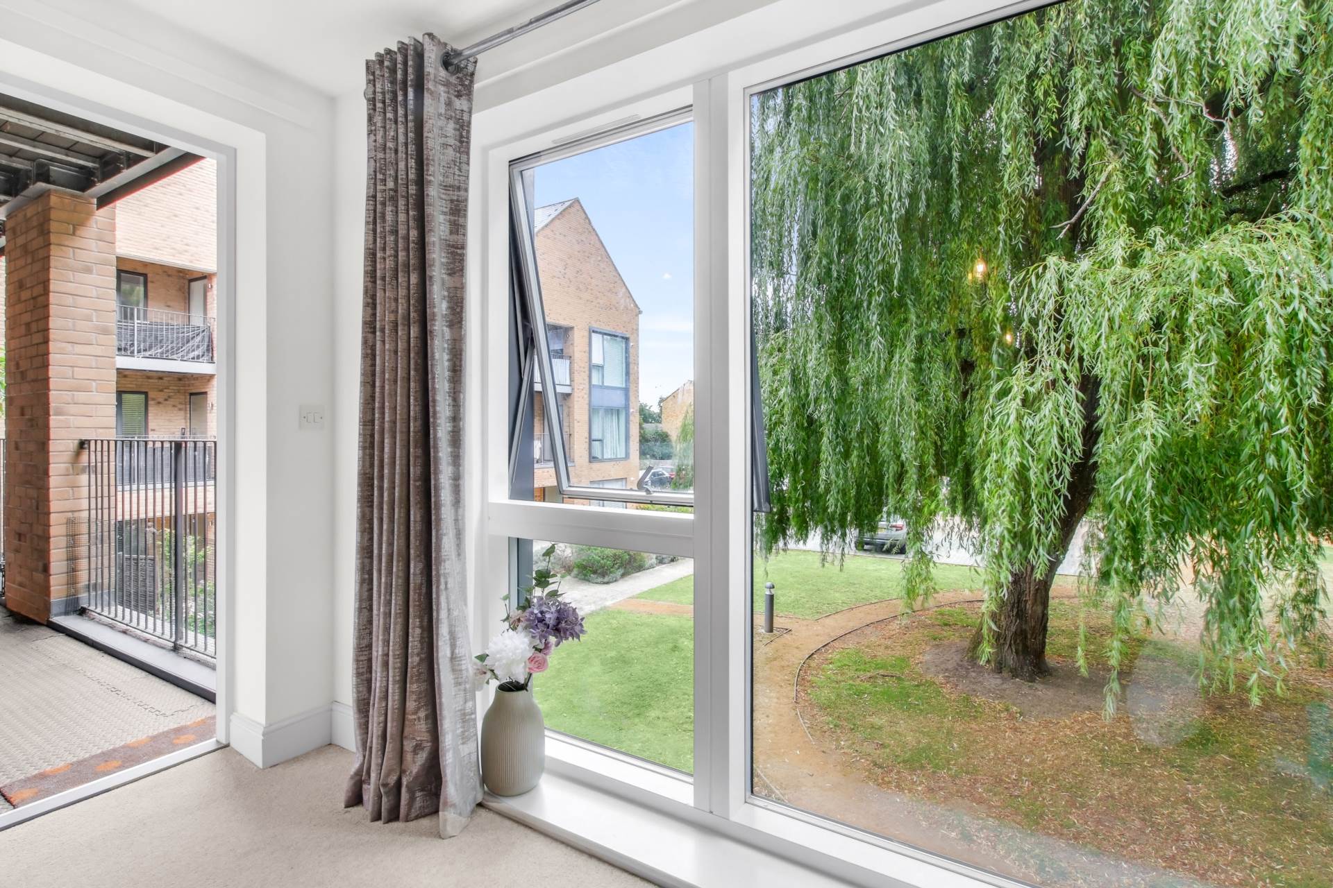 Additional Property Image 2 bedroom Apartment for sale in Bracknell 3