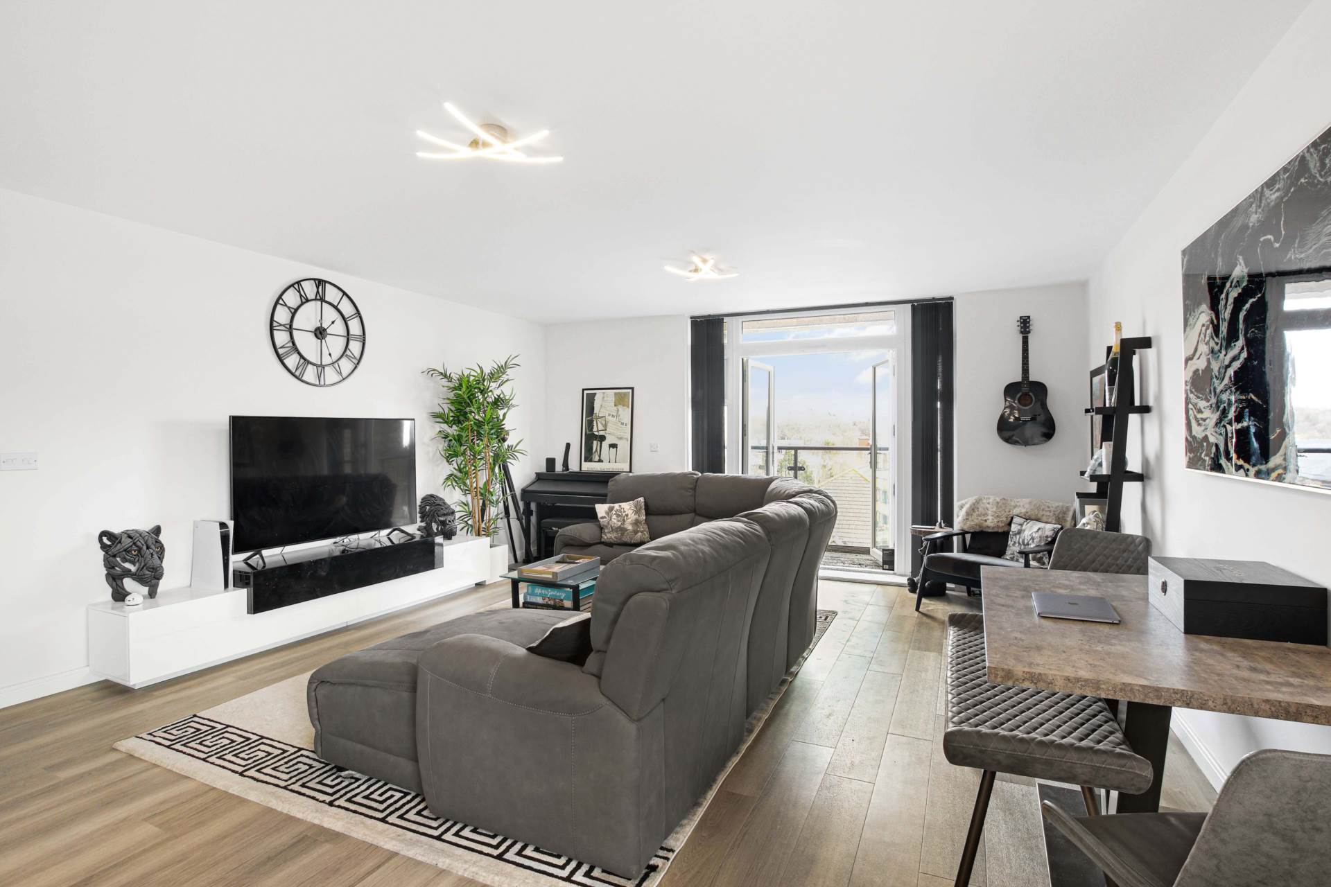 Additional Property Image 2 bedroom Apartment for sale in Bracknell 3