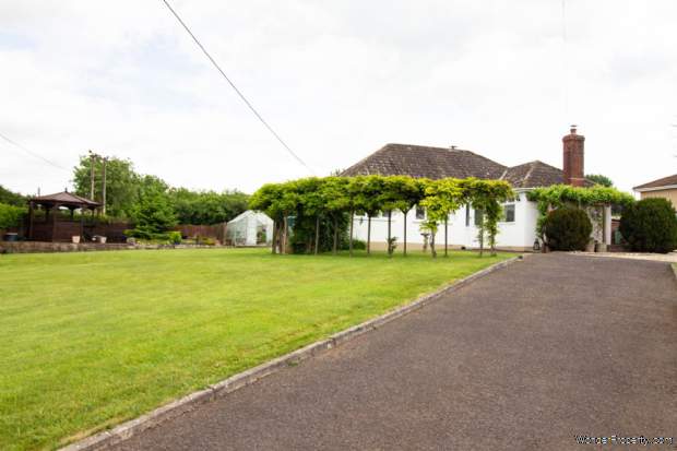 Additional Property Image 3 bedroom Detached Bungalow for sale in Wanstrow 8