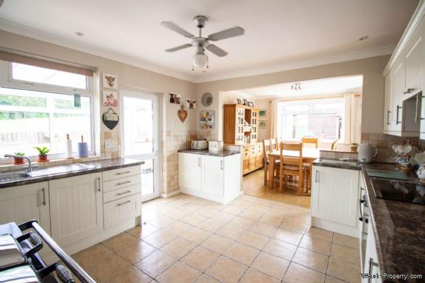 Additional Property Image 3 bedroom Detached Bungalow for sale in Wanstrow 12