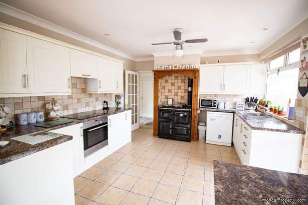 Additional Property Image 3 bedroom Detached Bungalow for sale in Wanstrow 13