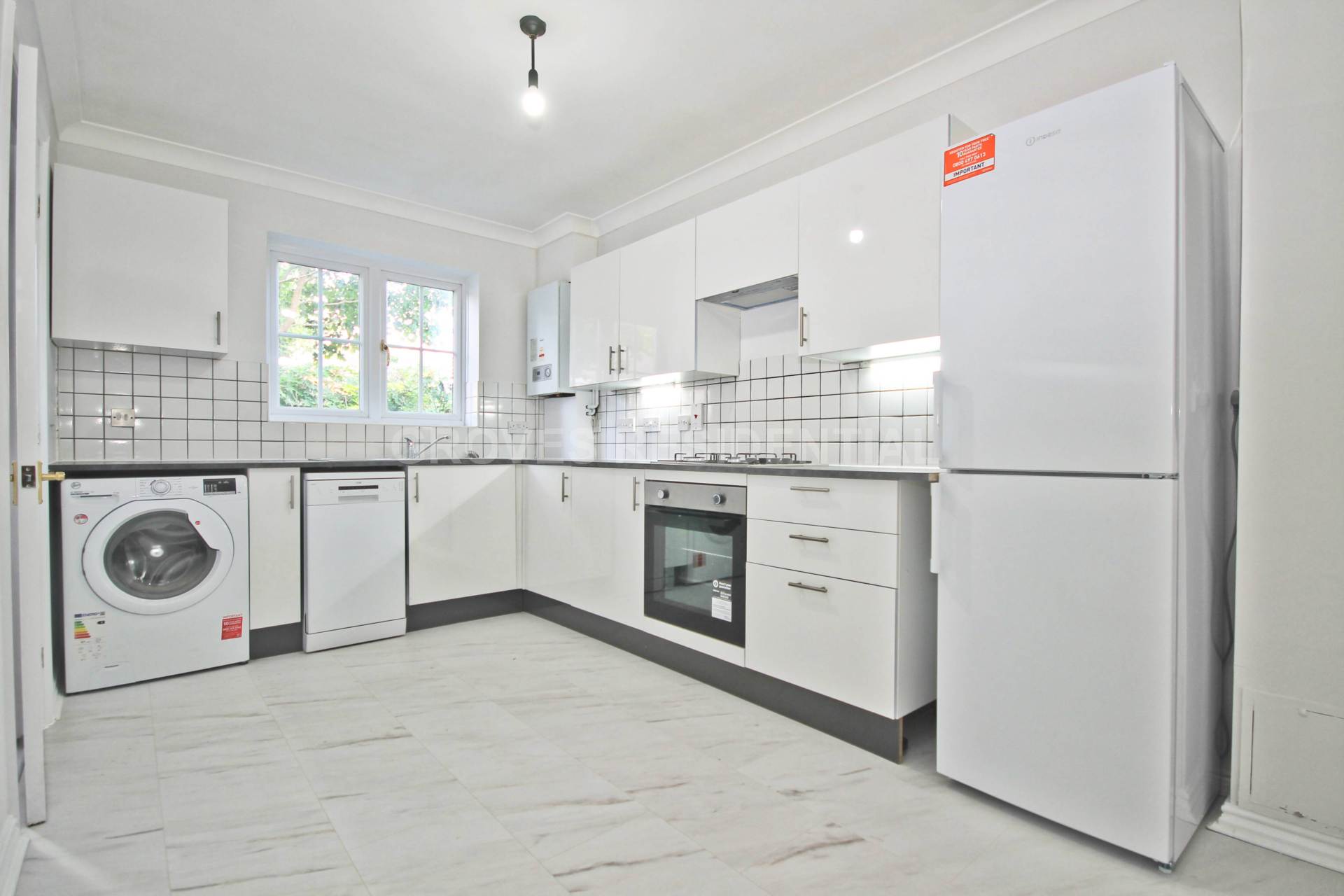 Additional Property Image 3 bedroom End of Terrace to rent in New Malden 2