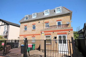 1 bedroom Flat for sale in New Malden