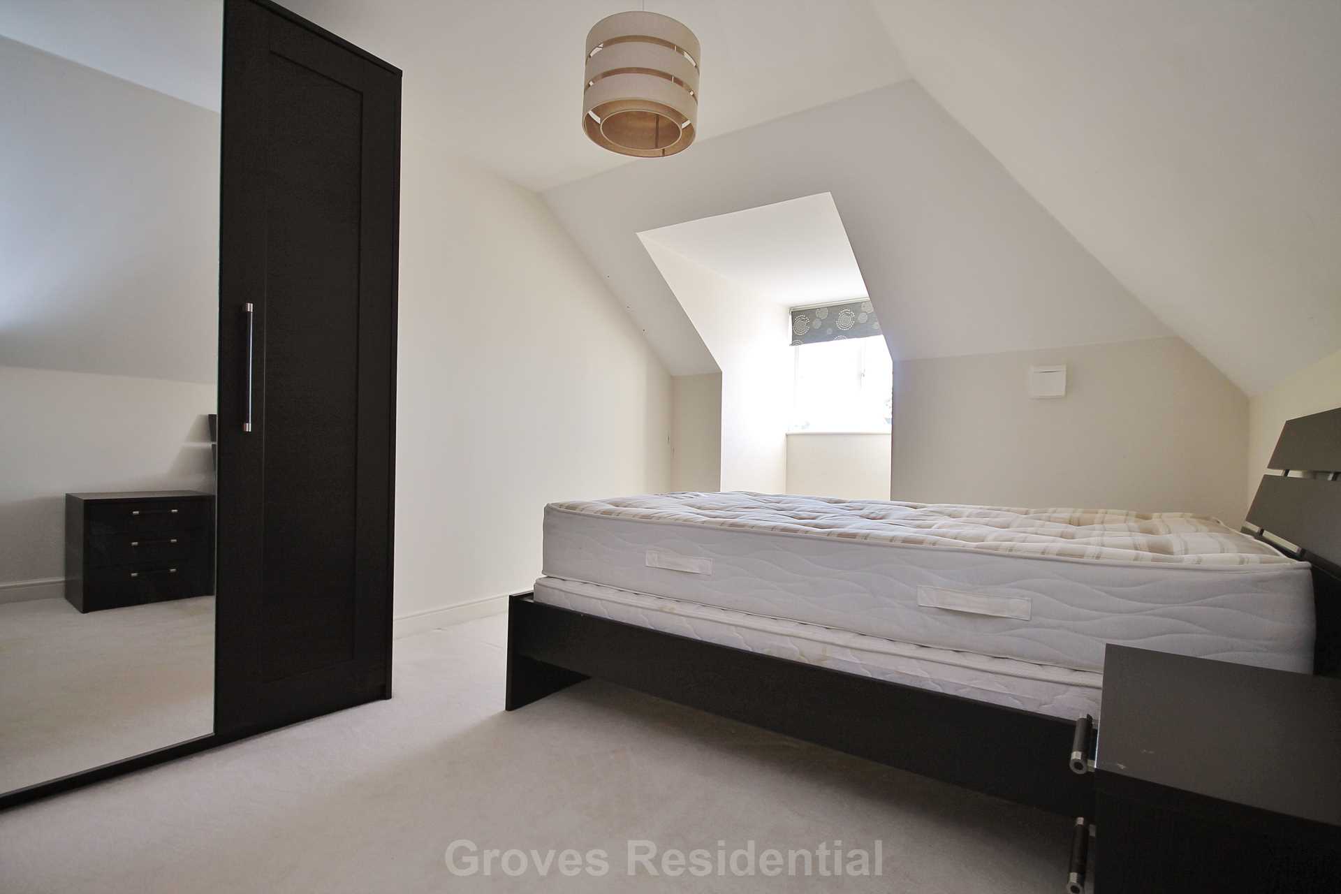 Additional Property Image 4 bedroom Semi Detached to rent in Worcester Park 15