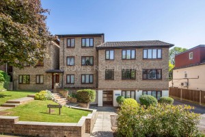 2 bedroom Flat to rent in New Malden