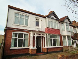 2 bedroom Flat for sale in New Malden