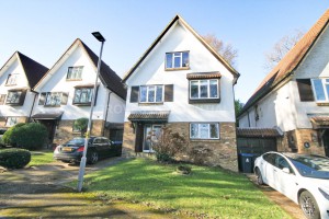 5 bedroom Detached for sale in Kingston Upon Thames