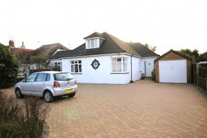 6 bedroom Detached Bungalow for sale in New Malden