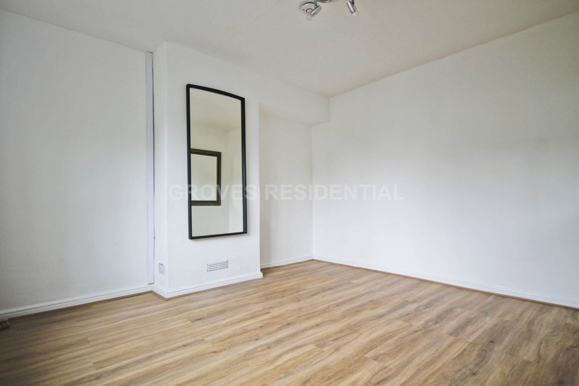 Additional Property Image 3 bedroom End of Terrace to rent in Kingston Upon Thames 2